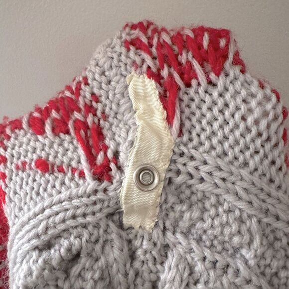 Vintage Handmade Cable Knit Grey & Red Intarsia Lanterns Oversized Cardigan 52 - Picture 9 of 10